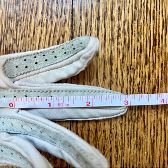 Vintage Isotoner for Hands Beautiful by Aris White Gloves for women - Picture 7 of 9